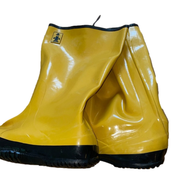 18” Yellow rubber overboot New 11